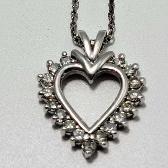 Vintage 10K White Gold 1/3 CT TW Sparkling Natural Diamond Heart Shaped Pendant - Picture 4 of 5